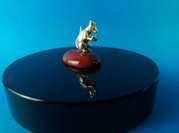 Серебряную миниатюрную фигурку Крысы на 2020 год